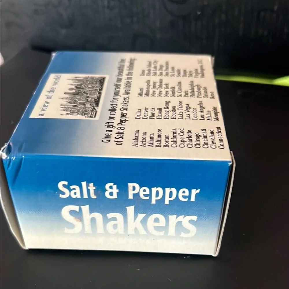 Blue Salt & Pepper Shakers‎